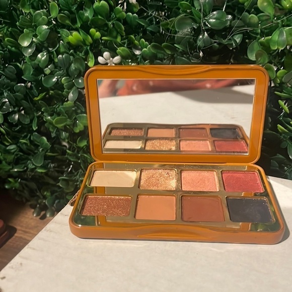 Kitty Likes to Scratch Mini Eyeshadow Palette - Picture 2 of 3